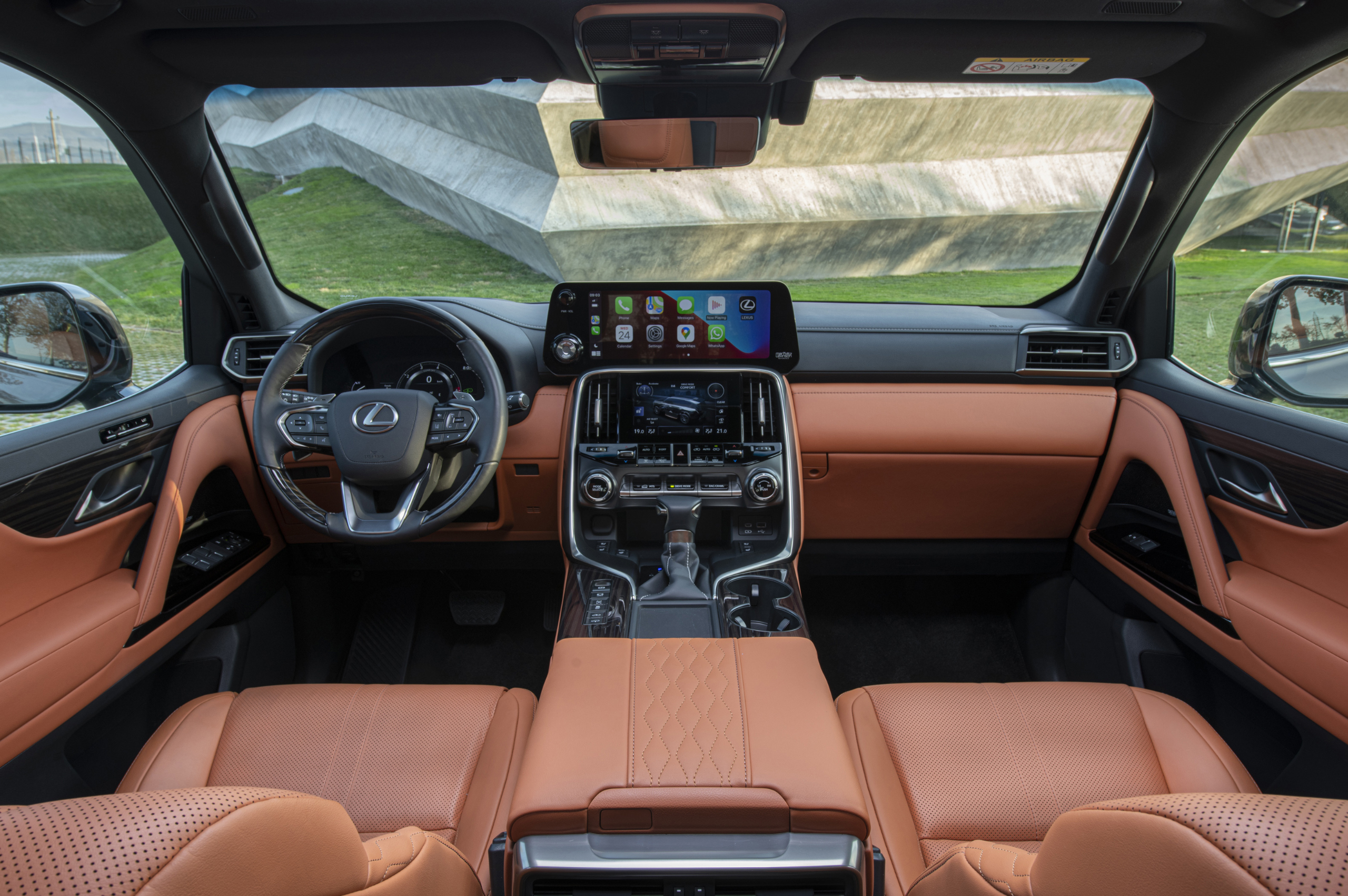 Lx600 2022 Silver, interior-brown album